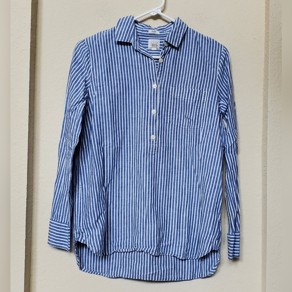 J. Crew Factory Boyfit Half Button Shirt. Size XS